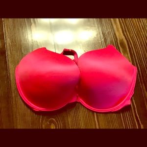 EUC Victoria’s Secret push-up bra with padding.